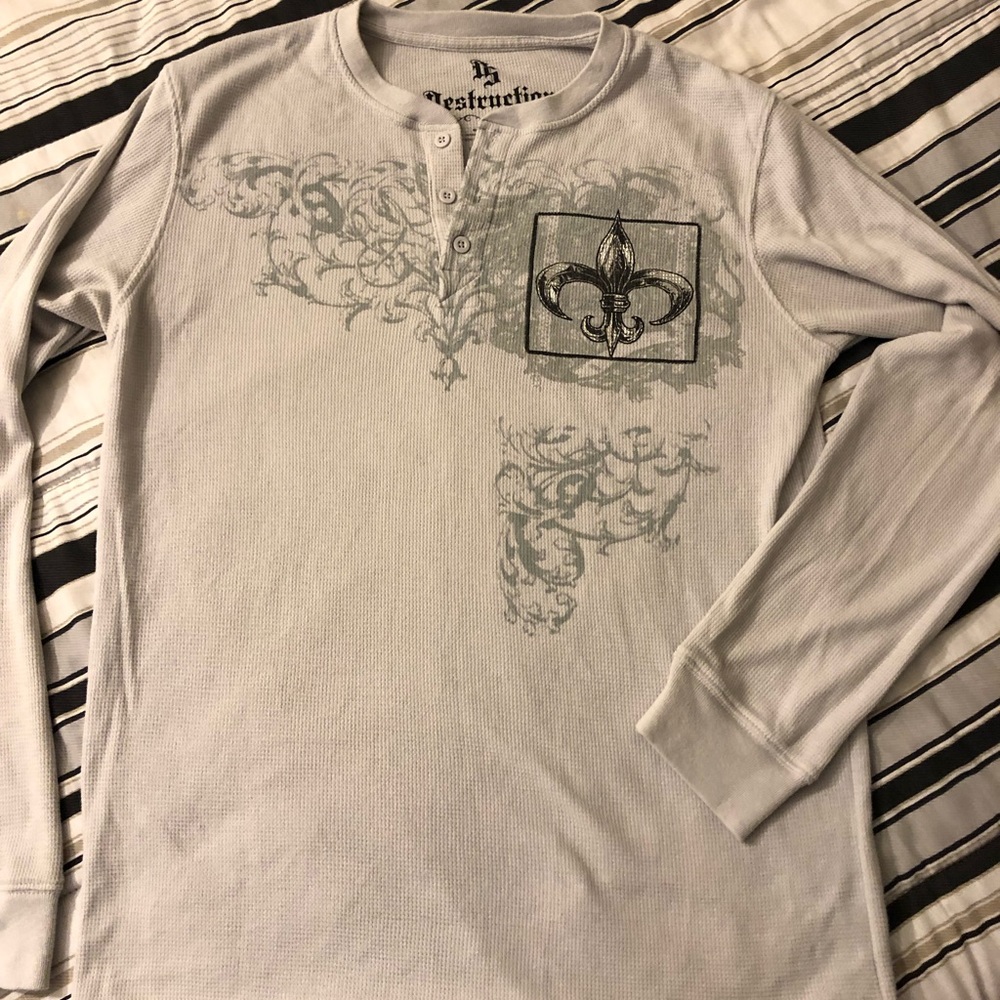 Gray Henley with fleur-de-lis design print Size L